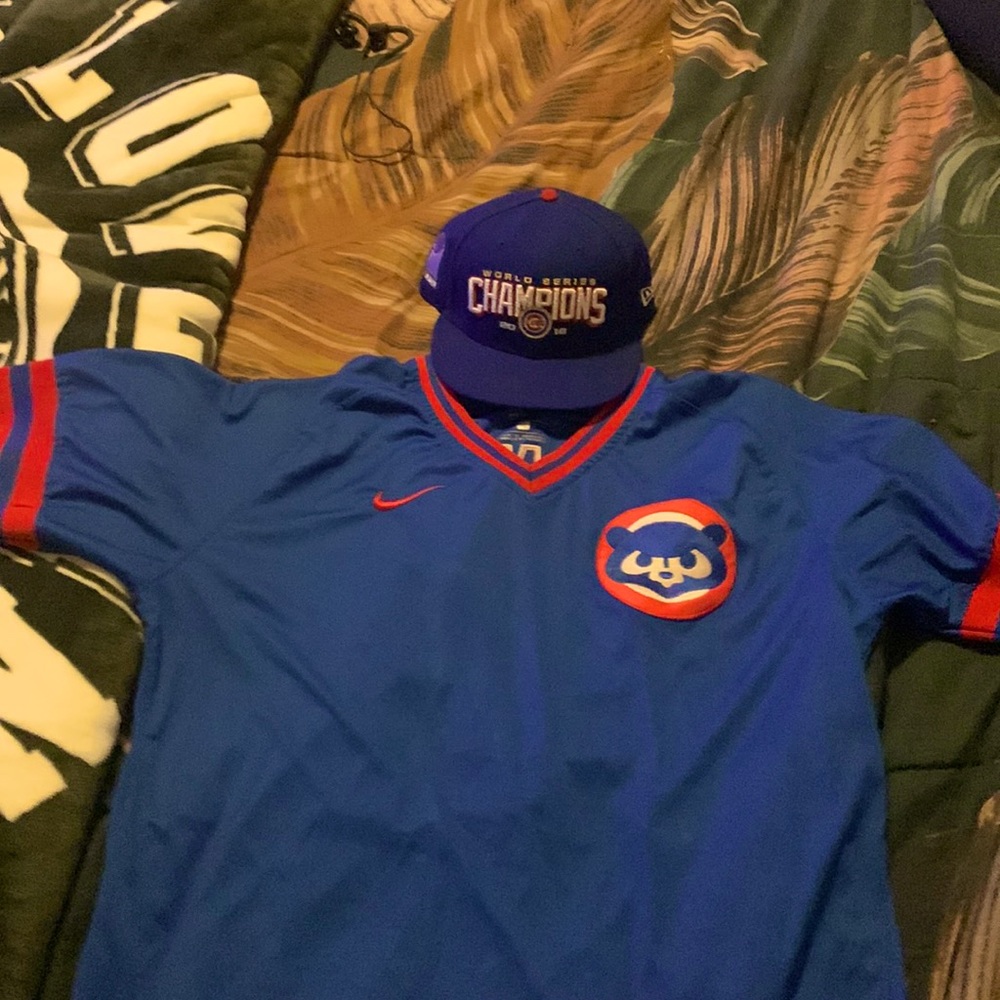 Excellent Condition Chicago Cubs Hat and T shirt combo fitted hat 73/8